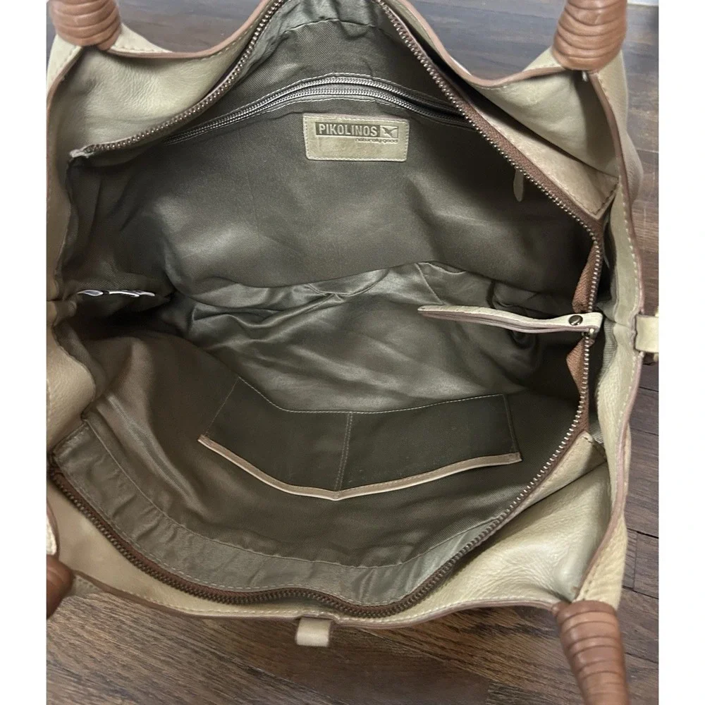 Pikolinos hobo-style leather shoulder bag Sundial Pattern Marfil Artisanal Boho